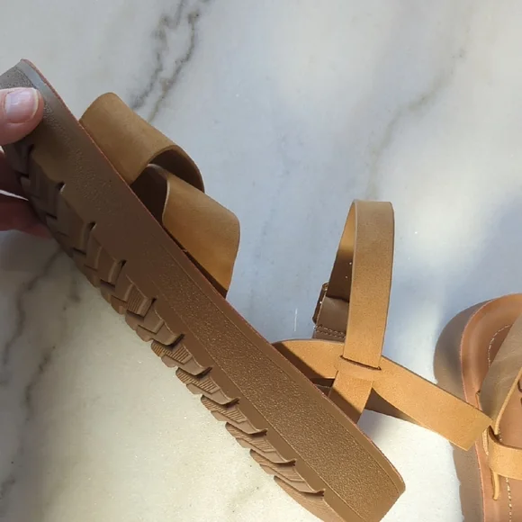 Soda Camel Sandals Size 7 - Picture 7 of 9